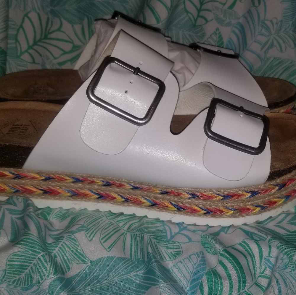 Sandals - Picture 3 of 5
